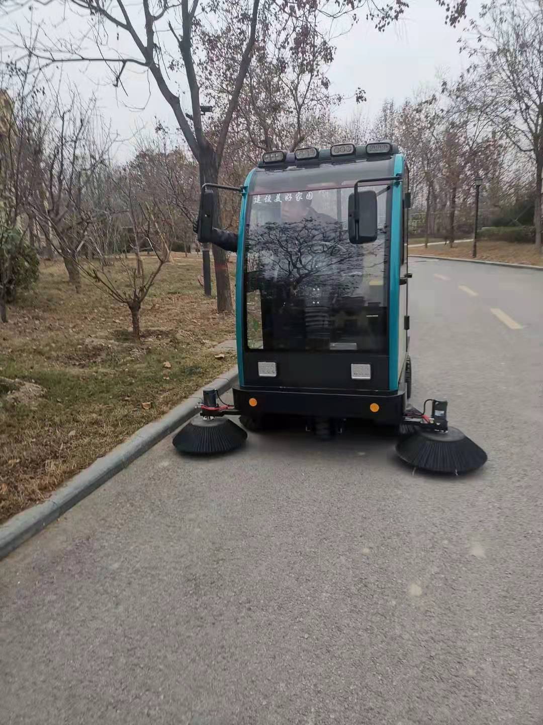 鑫藍城掃地車